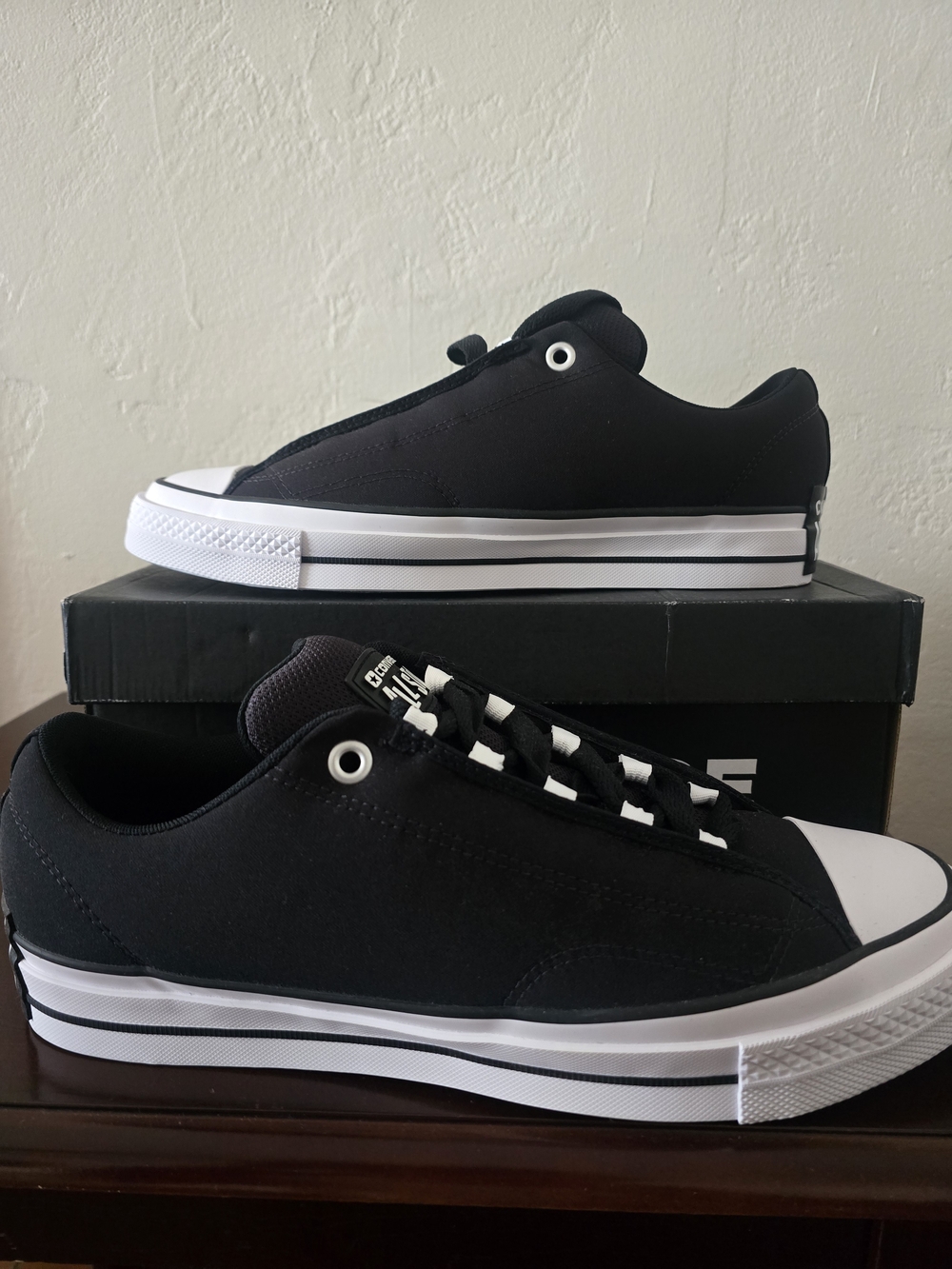 Men’s Low-Top Canvas Athletic Sneakers in Black and White